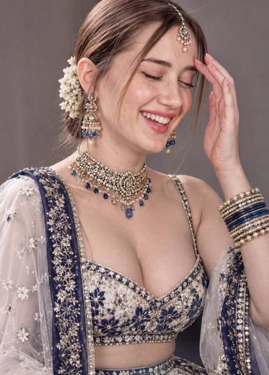 Saket escort